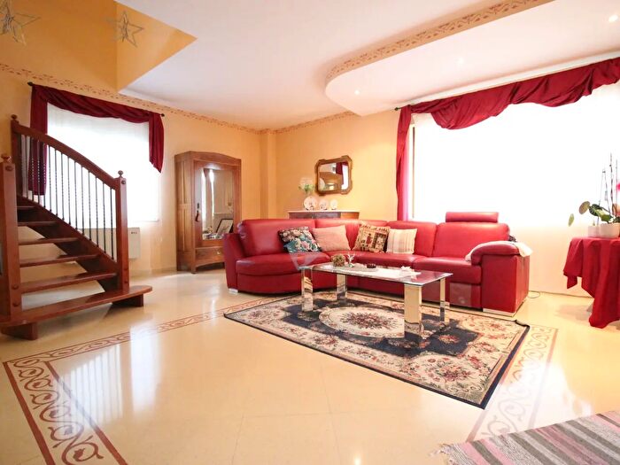 Casa con 7 locali in vendita in Via Mazzini, Scafa