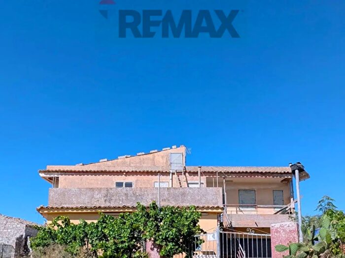 Casa con 13 locali in vendita in Contrada Renna Snc, Ragusa