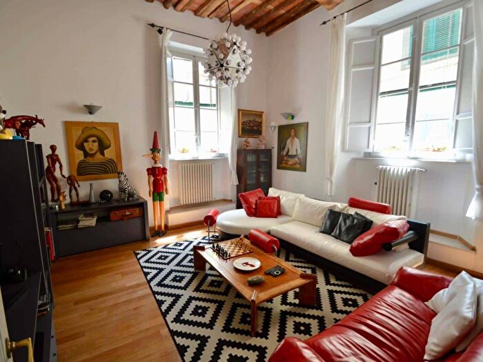 Appartamento trilocale in affitto in Via Cherea, Piazza Anfiteatro Torre Guinigi, Lucca