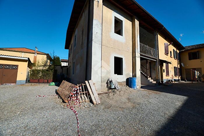 Casa con 6 locali in vendita in Via Garibaldi, Dovera