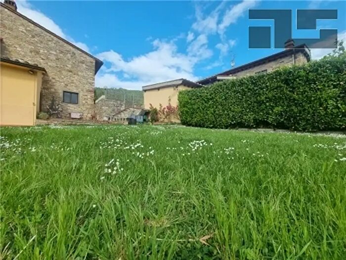 Casa con 7 locali in vendita in Pontassieve