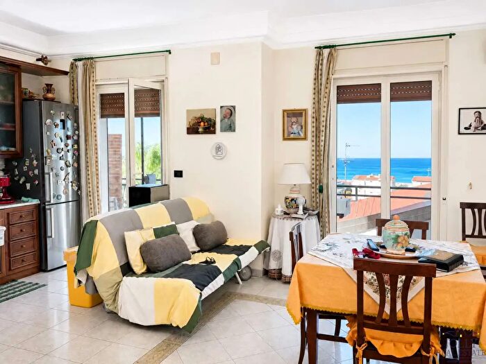 Appartamento con 6 locali in vendita in Via dell'Addolorata, Siracusa