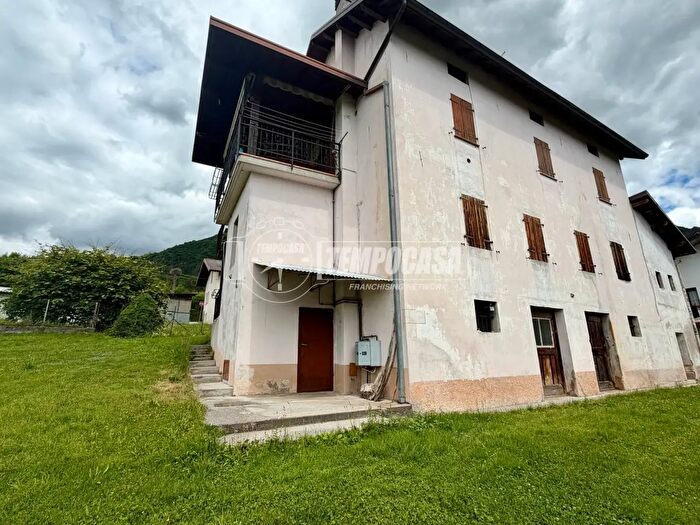 Appartamento bilocale in vendita in Via Fiammoi, Belluno