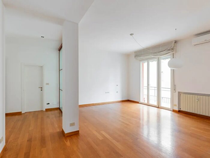 Appartamento con 5 locali in vendita in Via Ernesto Masi, Bologna
