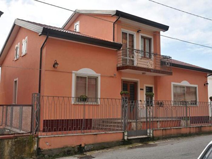 Casa con 6 locali in vendita in Corso Umberto I, Magliano Vetere