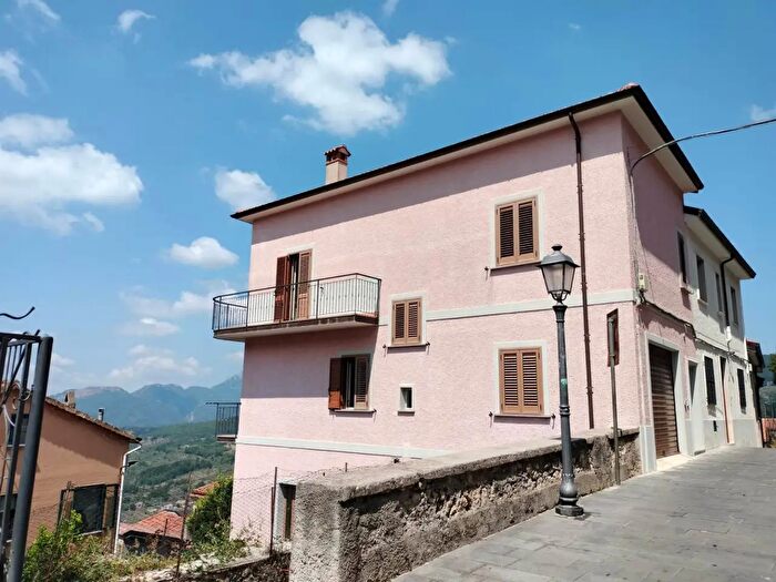 Appartamento trilocale in vendita in Via dell'Immacolata, Laurino