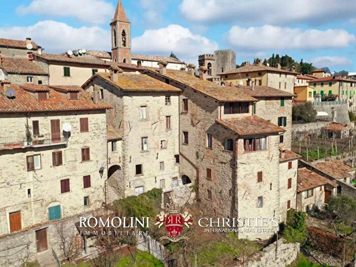 Casa con 6 locali in vendita in Pietralunga