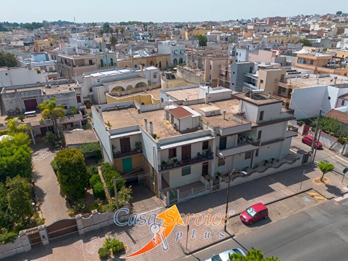 Appartamento con 6 locali in vendita in Via Mariana Albina, Alezio