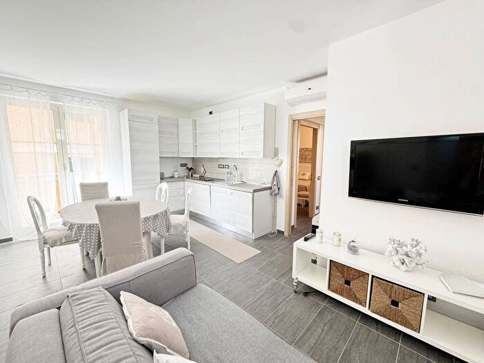 Appartamento trilocale in affitto in Via Paolo Ferreri, Fenarina Via Neghelli Collina di Ponente, Alassio