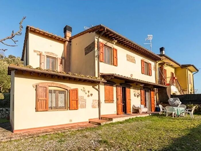 Casa con 5 locali in vendita in Palaia