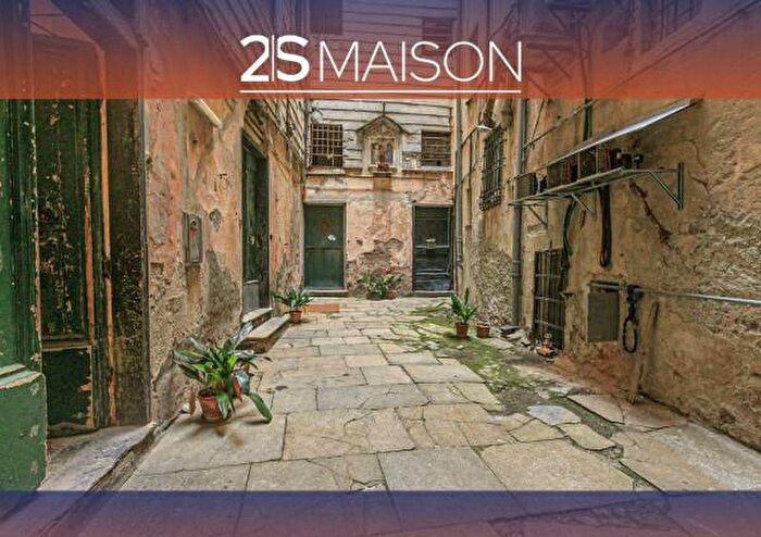 Appartamento quadrilocale in vendita in Vico Vegetti, Genova