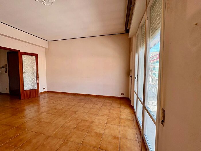 Appartamento con 5 locali in vendita in Piazza Magellano, Montemarciano