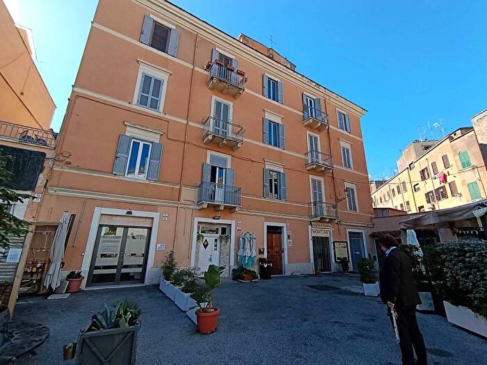 Appartamento trilocale in affitto in Vicolo Inversata, Centro, Tivoli
