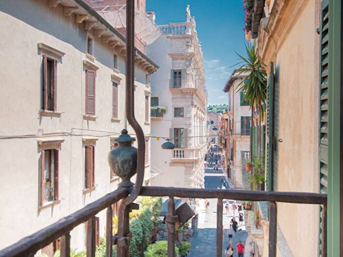 Appartamento bilocale in affitto in Corso Porta Borsari, Centro Storico, Verona
