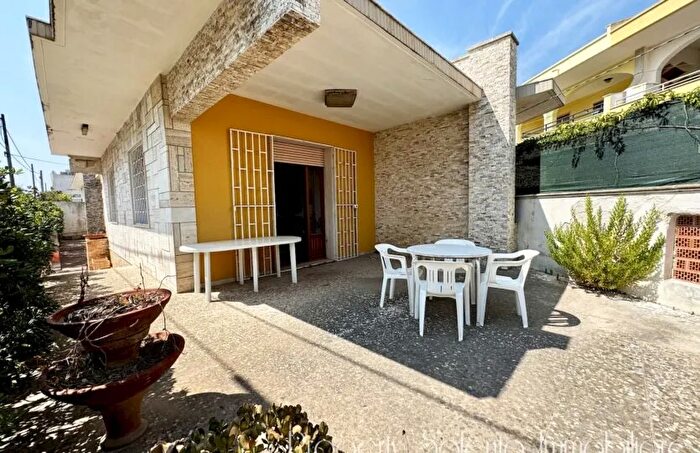 Casa con 7 locali in vendita in Corso Re Pirro Torre San Giovanni Mare, Ugento