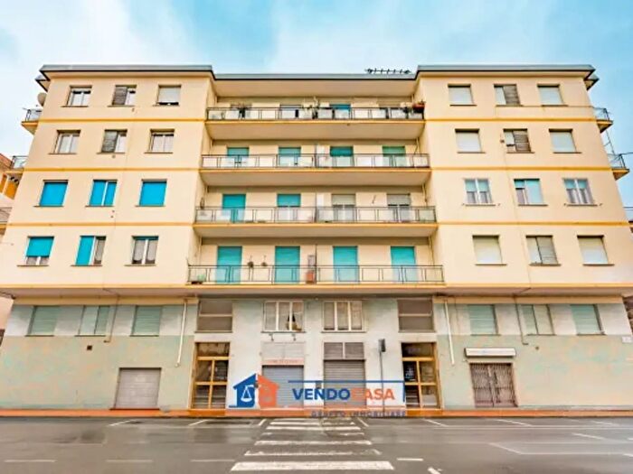 Appartamento trilocale in vendita in Via dei Conradi, Albisola Superiore