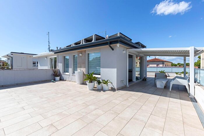 Appartamento quadrilocale in vendita in Via Mancini, Pesaro