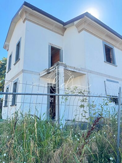 Casa con 5 locali in vendita in Seravezza