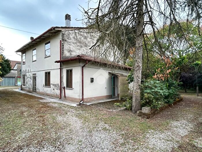 Casa con 12 locali in vendita in Via Confine Superiore, Molinella