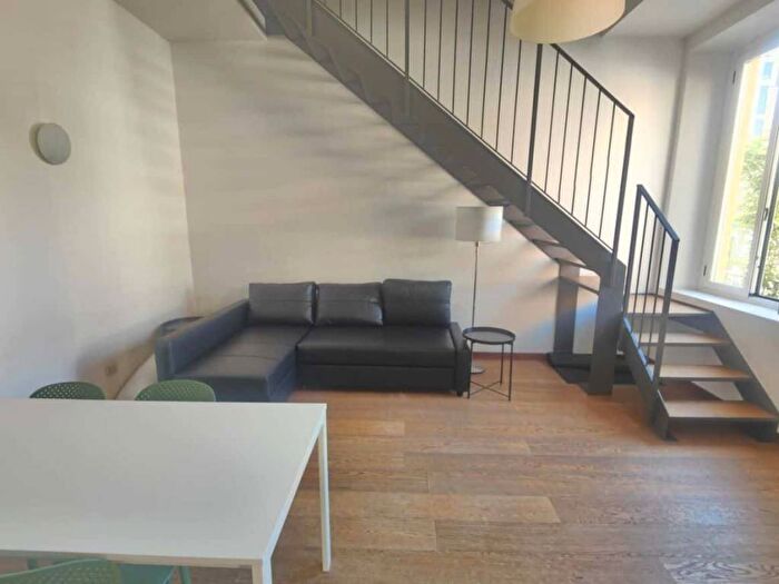 Appartamento trilocale in affitto in Via Molino delle Armi, Ticinese, Milano