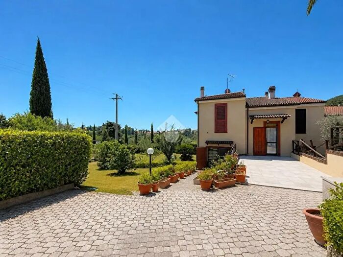 Appartamento con 6 locali in vendita in Via del Parco, Collesalvetti