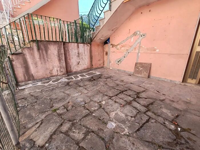 Casa trilocale in vendita in Massa