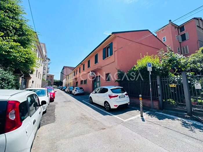Casa con 8 locali in vendita in Via Francesco Zanardi Pal, Bologna