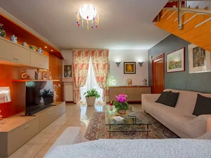 Casa con 6 locali in vendita in Via Carlo Casale, Druento