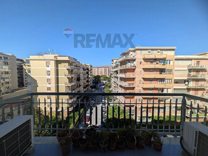 Appartamento con 7 locali in vendita in Via Paolo Veronese, Palermo