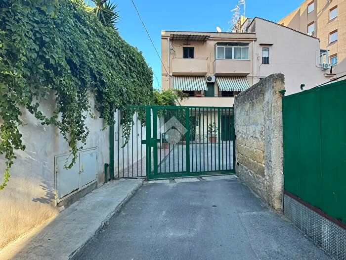 Appartamento trilocale in vendita in Fondo Rubino Muratore, Palermo