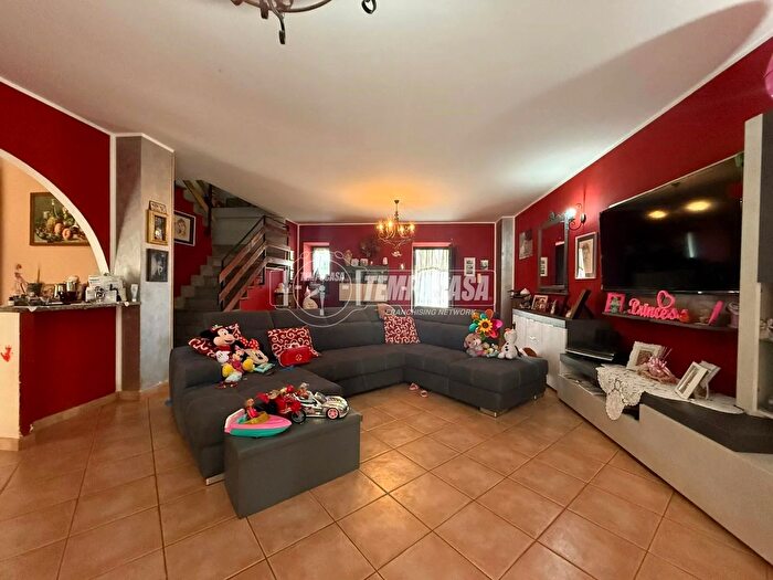 Casa con 7 locali in vendita in Via dei Fiori, None