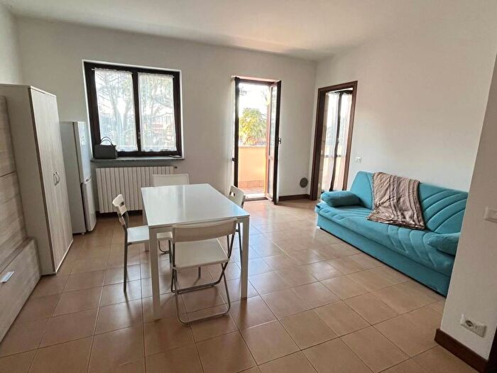 Appartamento bilocale in affitto in Via Salvatore Quasimodo, Centro, Carate Brianza