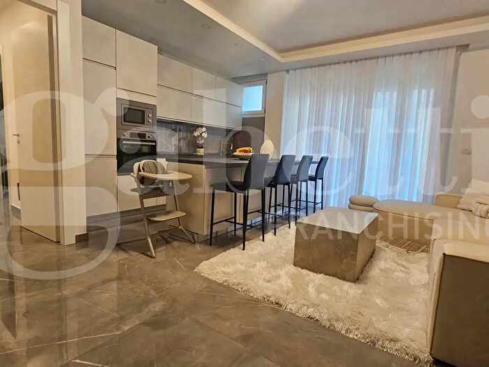 Appartamento trilocale in vendita in Via Giuseppe Rivani, Bologna