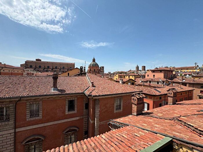 Appartamento monolocale in affitto in Via Castiglione, Centro Storico, Bologna