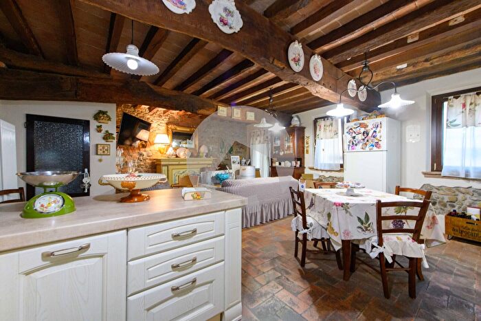 Casa con 12 locali in vendita in Via XXIV Maggio, Bibbiano