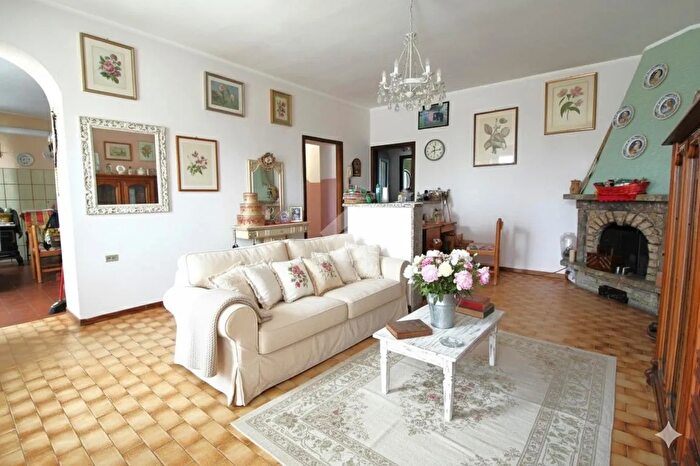 Appartamento trilocale in vendita in Via Libertà, Veduggio Con Colzano