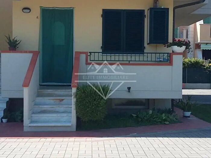 Appartamento quadrilocale in affitto in Massa