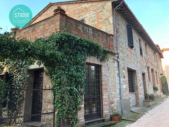 Casa con 5 locali in affitto in Marsciano