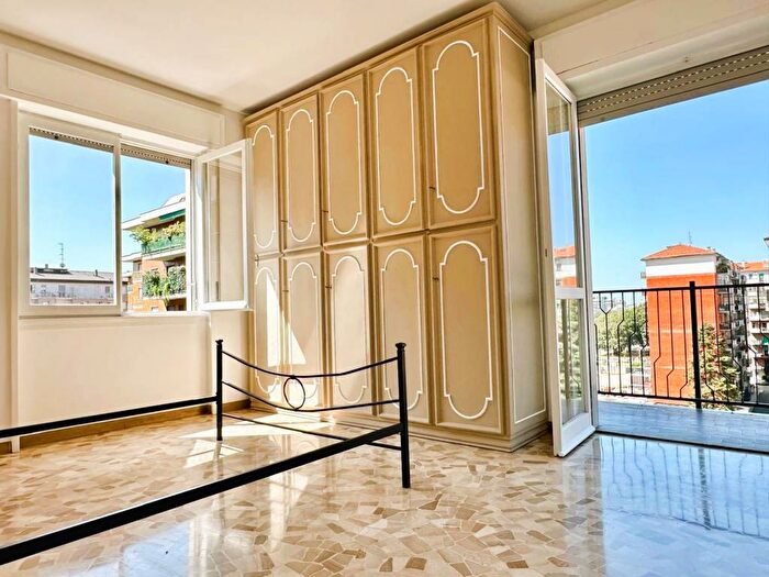 Appartamento bilocale in affitto in Viale San Gimignano, Lorenteggio, Milano