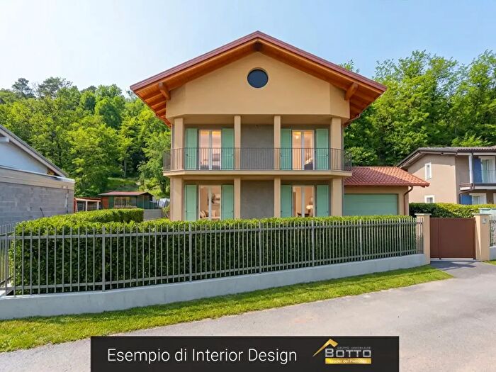 Casa quadrilocale in vendita in Via Masera, Oleggio Castello