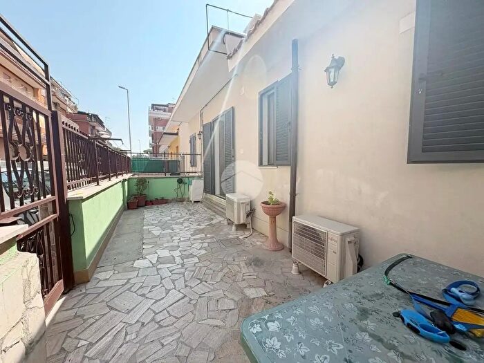 Appartamento trilocale in vendita in Via Davide Calandra, Roma
