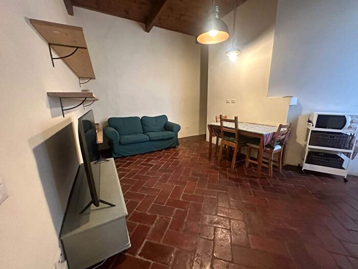 Appartamento quadrilocale in affitto in Borgo Stella, San Frediano, Firenze