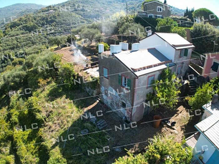 Casa quadrilocale in vendita in Salita San Bernardo, Lavagna
