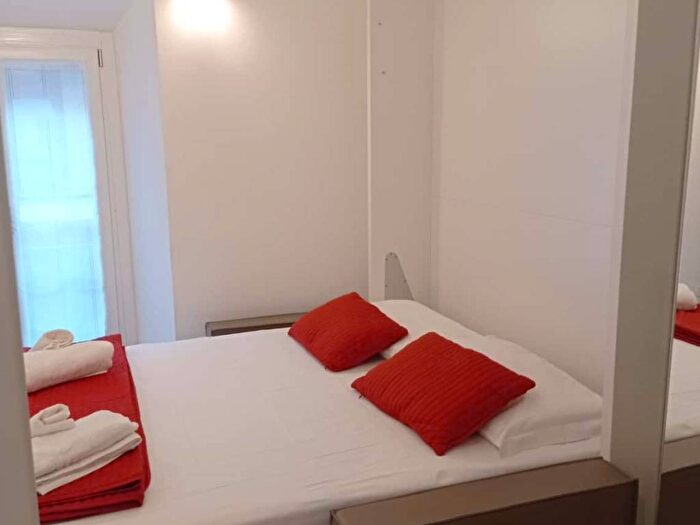 Appartamento in affitto in Via Luigi Federico Menabrea, Farini, Milano