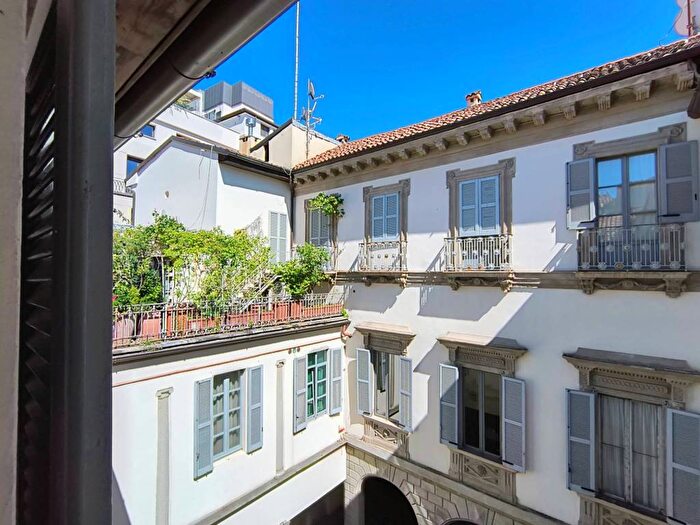 Appartamento quadrilocale in affitto in Via Santa Maria Fulcorina, Carrobbio, Milano