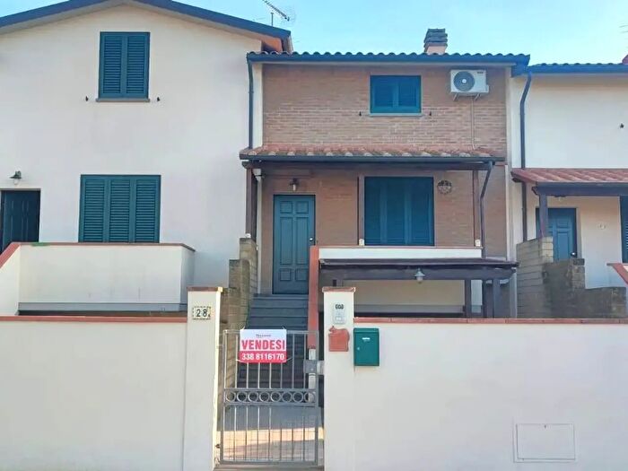 Appartamento con 6 locali in vendita in Via Berlinguer, Cecina