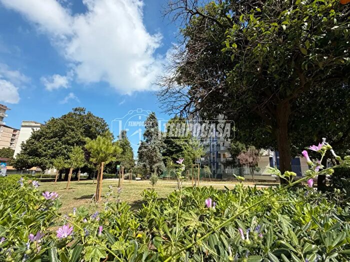 Appartamento con 5 locali in vendita in Viale dei Pini E, Napoli