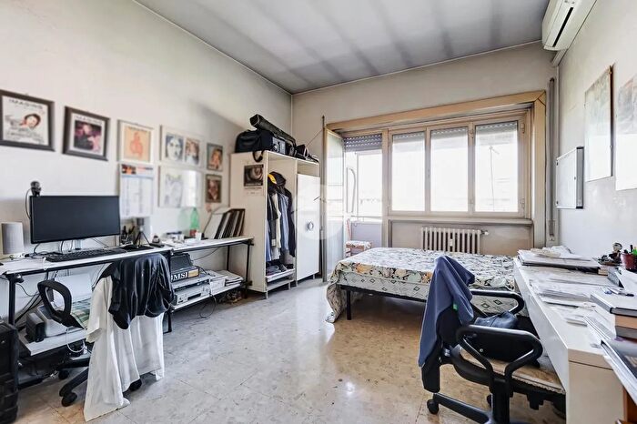 Appartamento trilocale in vendita in Via Appia Nuova, Roma