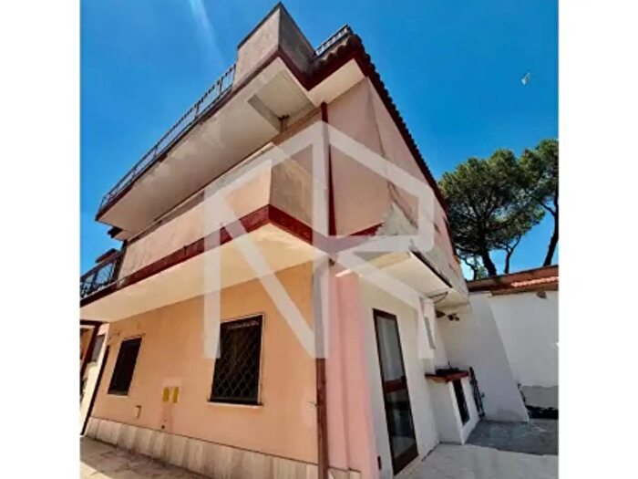 Appartamento con 6 locali in vendita in Via Giacinto Martorelli, Roma