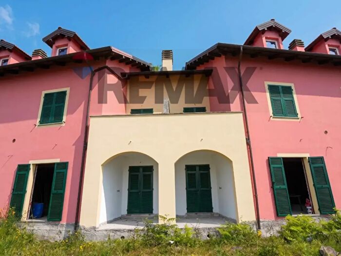 Casa con 10 locali in vendita in Via Sareto, Ceranesi